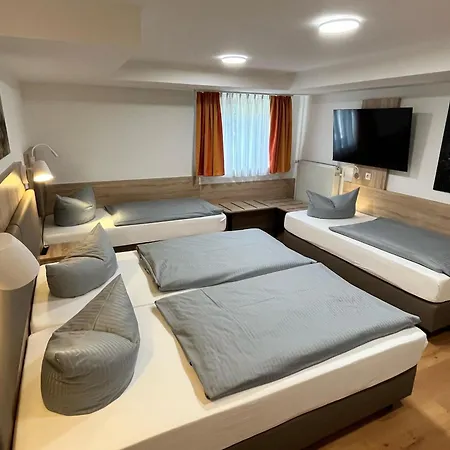 Hotel Annas Gaestehaus Hallerndorf