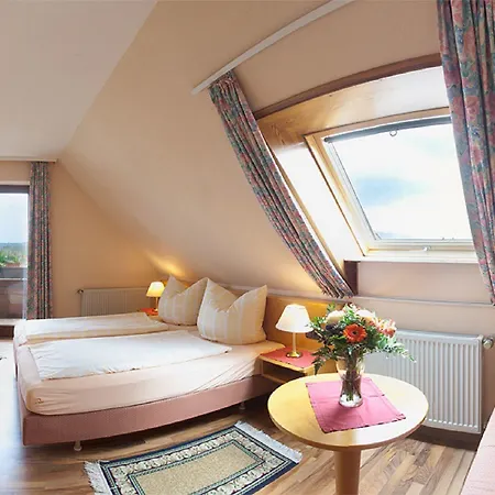 Annas Gaestehaus فندق Hallerndorf