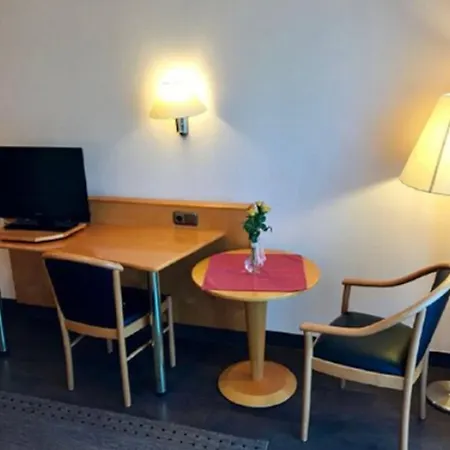 Annas Gaestehaus فندق Hallerndorf