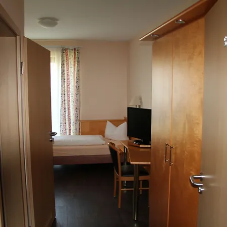 Hotel Annas Gaestehaus 3*