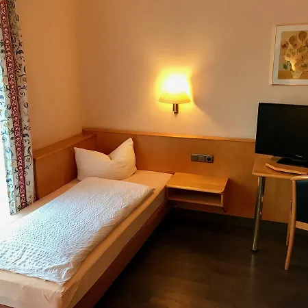 Annas Gaestehaus فندق 3*